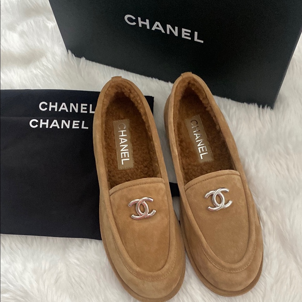 SOLD 💎💎 Chanel Women's Brown Loafers with Silver Logo